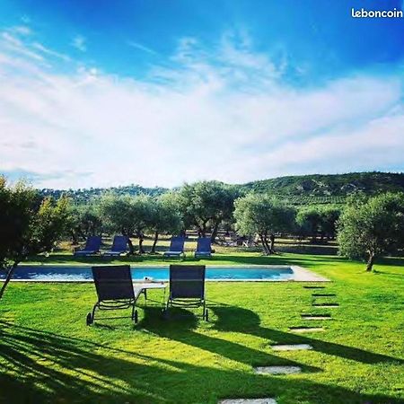 La Bergerie De Cigalon Bed & Breakfast Mouries Rom bilde